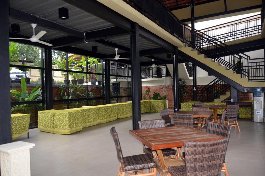 Bumi Cikeas Sentul Bogor Hotel Exterior foto