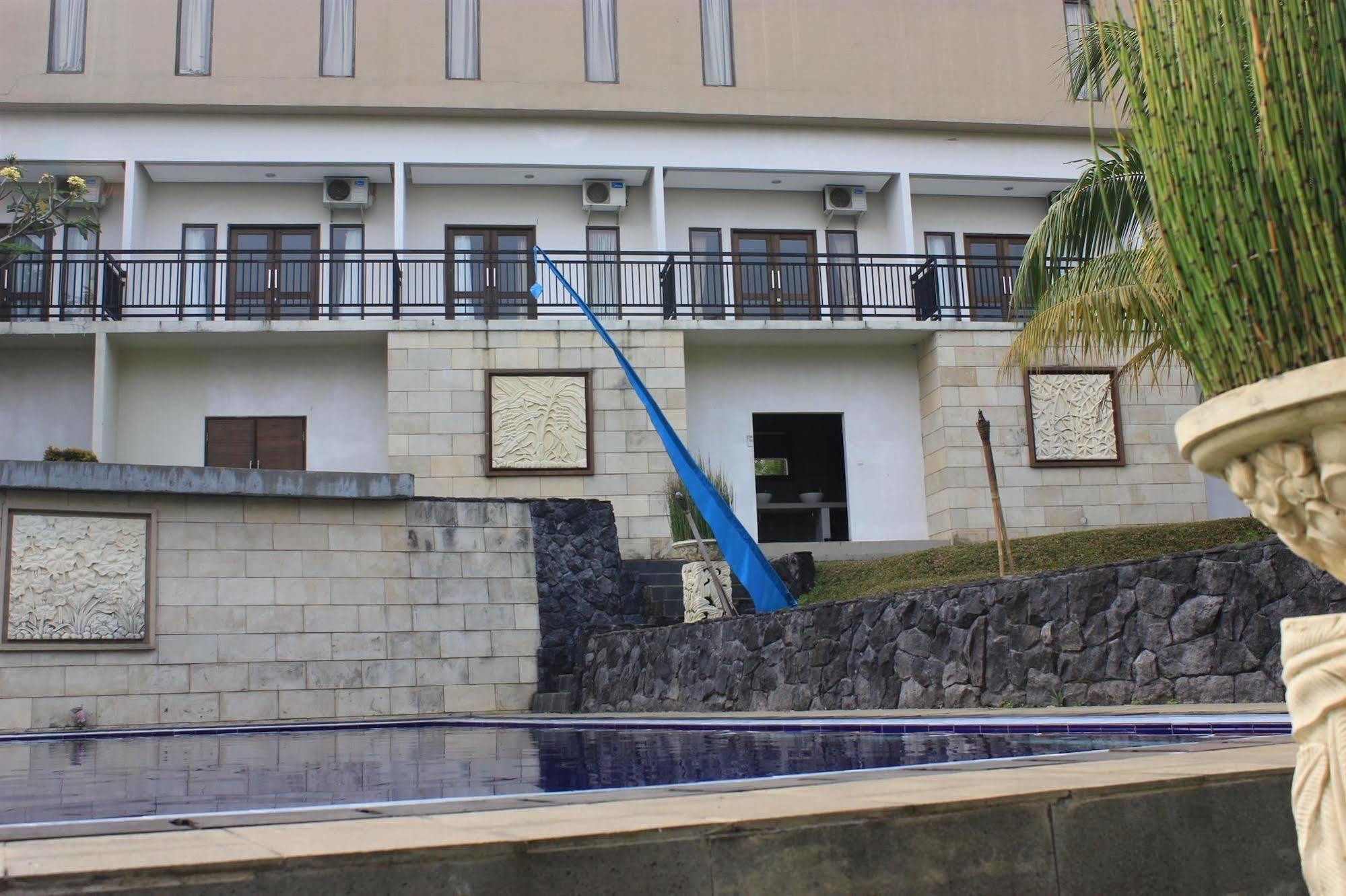 Bumi Cikeas Sentul Bogor Hotel Exterior foto