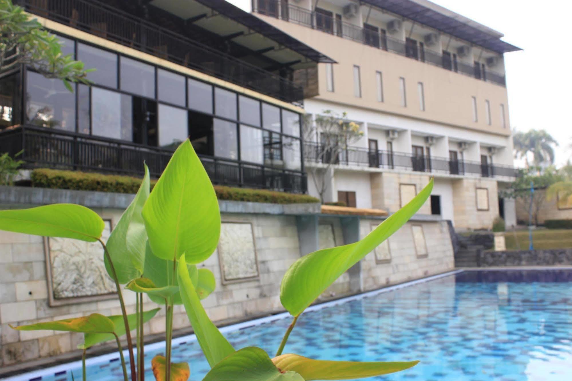 Bumi Cikeas Sentul Bogor Hotel Exterior foto