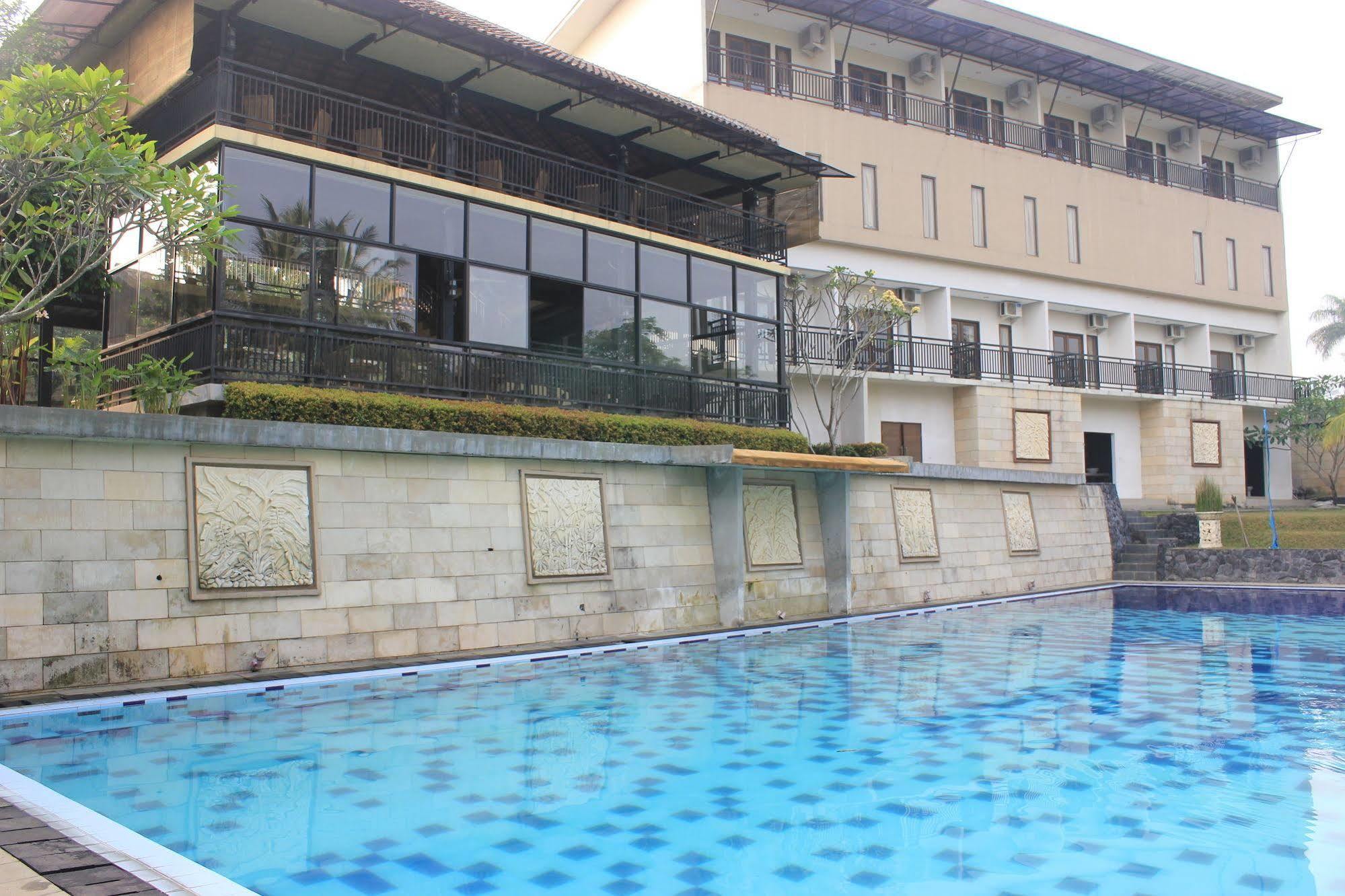 Bumi Cikeas Sentul Bogor Hotel Exterior foto