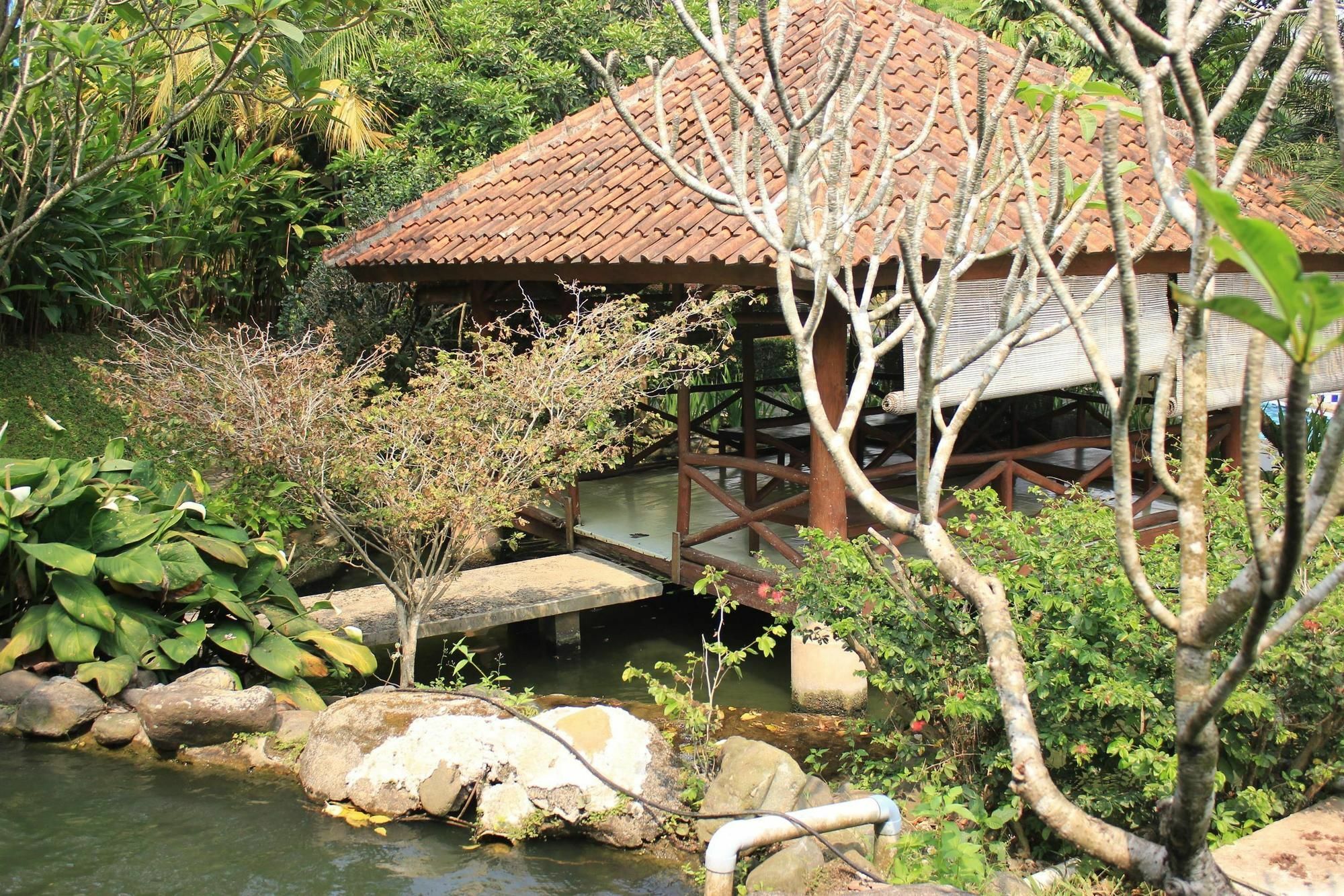Bumi Cikeas Sentul Bogor Hotel Exterior foto